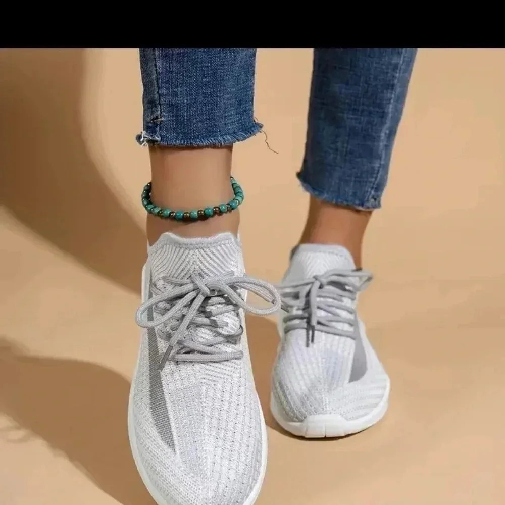 > New no tag,  very light  women's snickers
